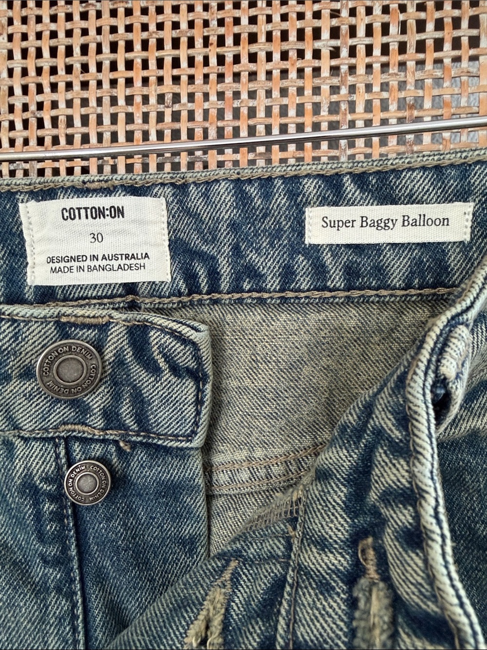 Cotton On Men Super Baggy Wide-Leg Jeans in Faded Blue Wash - Picture 3 of 10